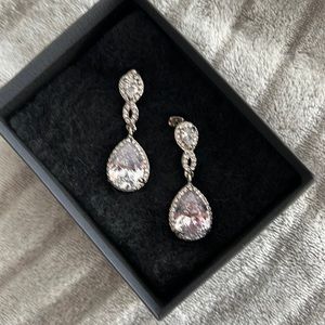 CHANDELIER EARRINGS 🌸 SILVER NWOT